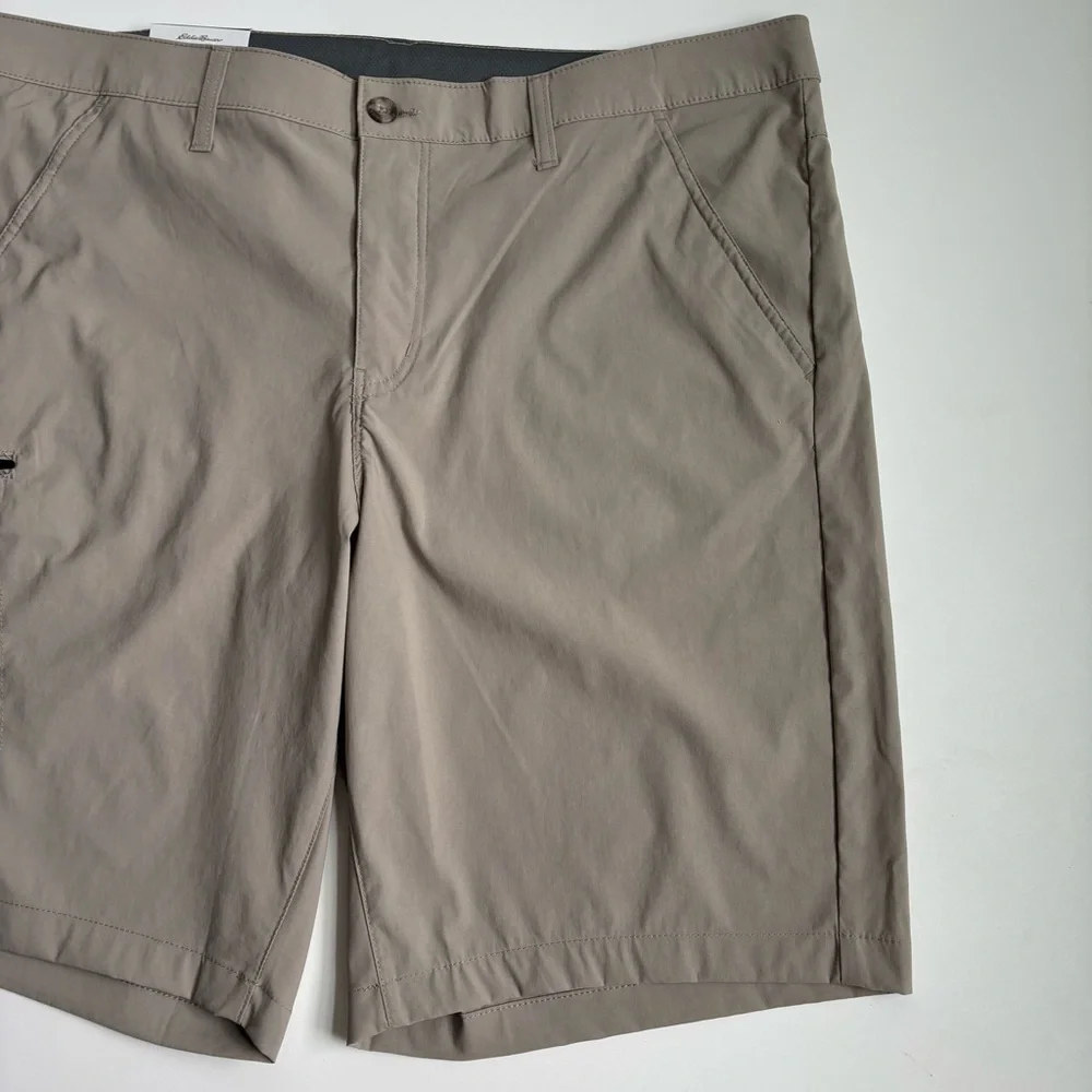 Eddie Bauer Zipper Cargo Short 10” Inseam Active Fit Flat Front In Dune Size 40